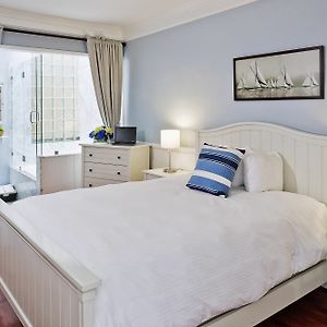Zimmer mit Kingsize-Bett